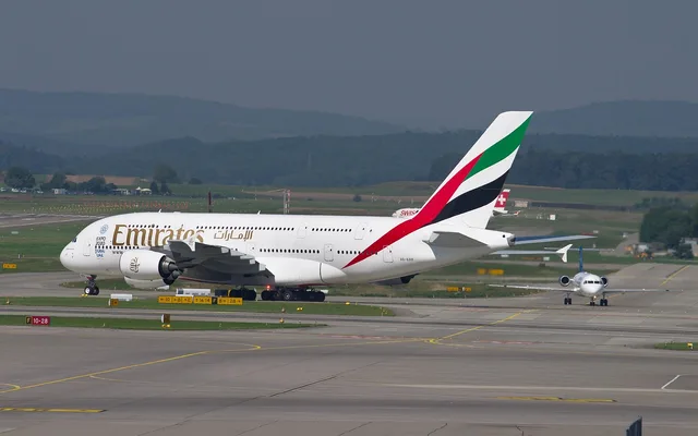 emirates, airbus a380, fly, lufthavn, zürich, zrh, lufthavn zürich, schweiz, transportere, flyvende, jet, luftfart, turbine, a380, stor, lille. Kundeloyalitet i danske virksomheder: Adfærd, måling og faktorer